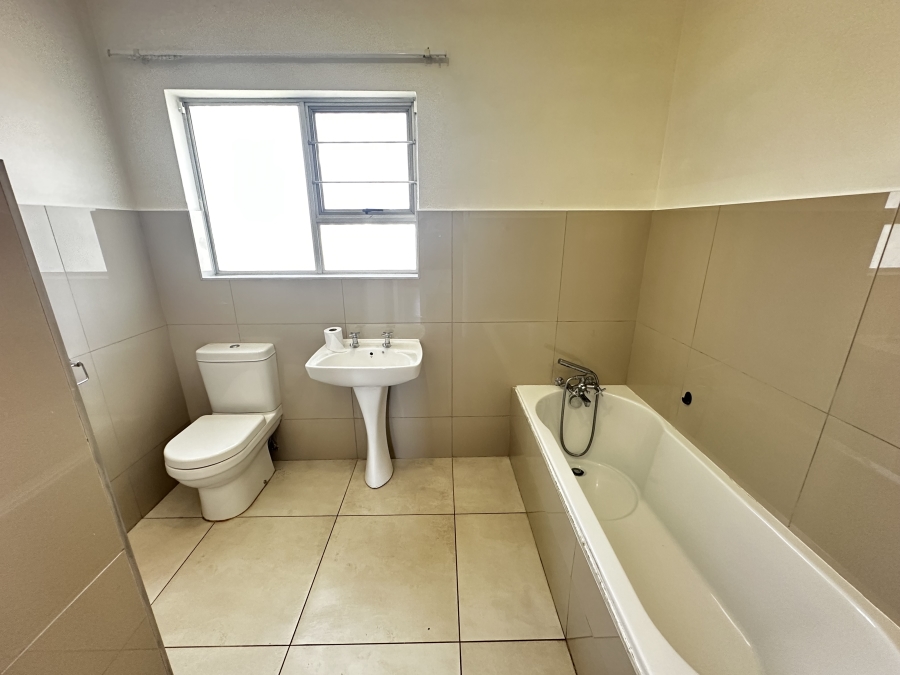 To Let 4 Bedroom Property for Rent in Winterstrand Eastern Cape